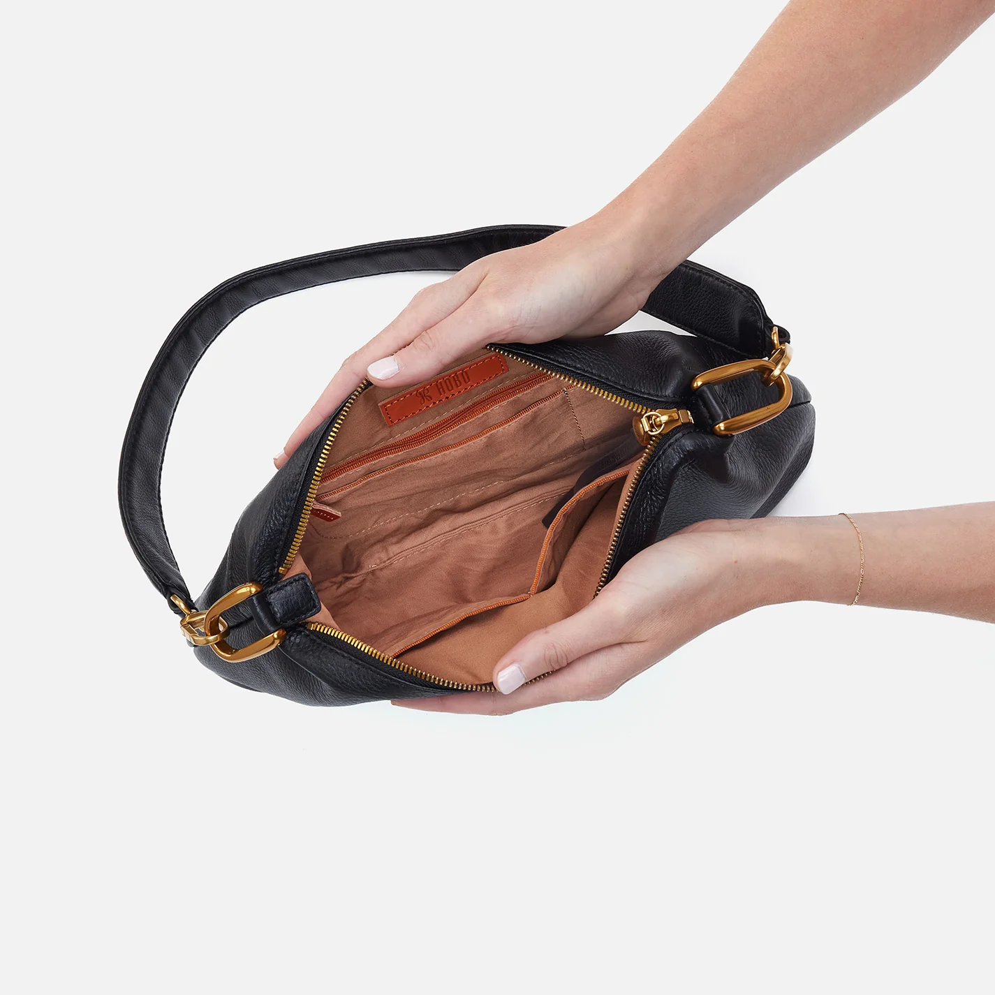 Advance Shoulder Bag in Pebbled Leather - Black - Image 3