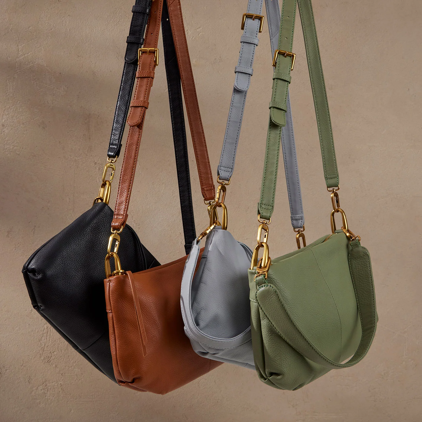 Advance Shoulder Bag in Pebbled Leather - Black - Image 5