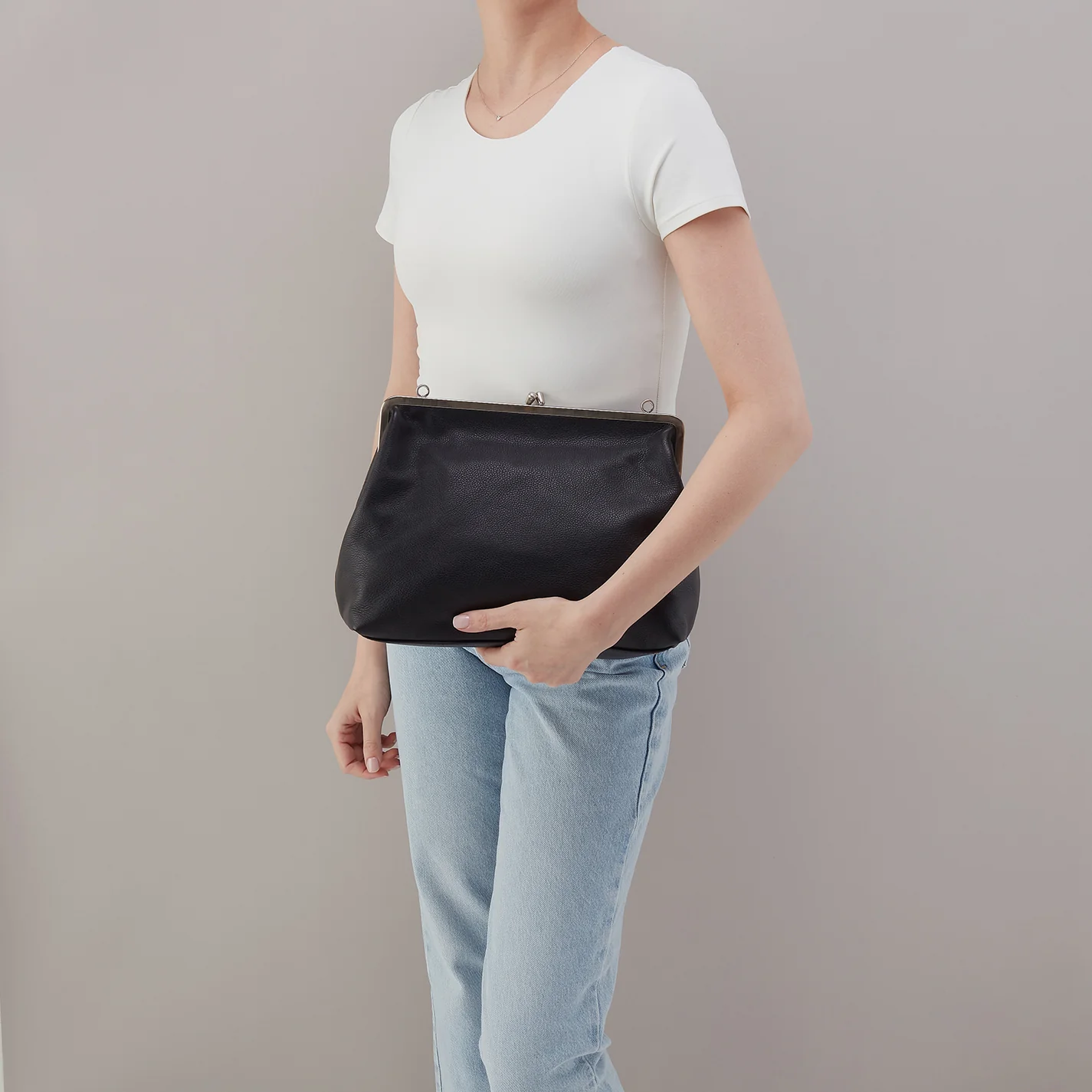 Alba Large Frame Dual Strap In Pebbled Leather - Black - Image 7
