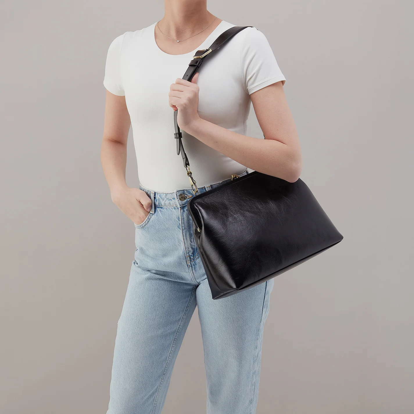 Alba Large Frame Dual Strap In Polished Leather - Black - Image 4