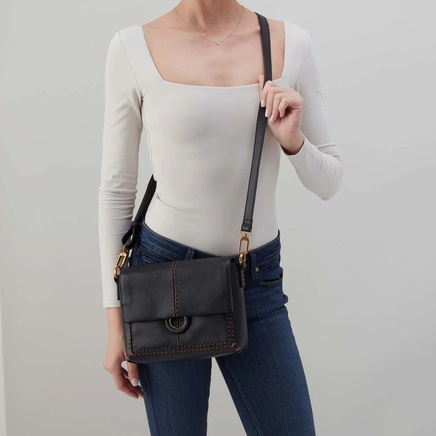 Austin Flap Crossbody In Pebbled Leather - Black - Image 2