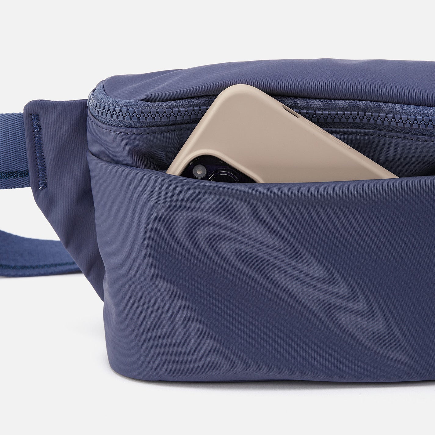 BE HOLD Quilted Belt Bag in CaRefiber recycled nylon - Jet with Ocean Quilt - Image 11