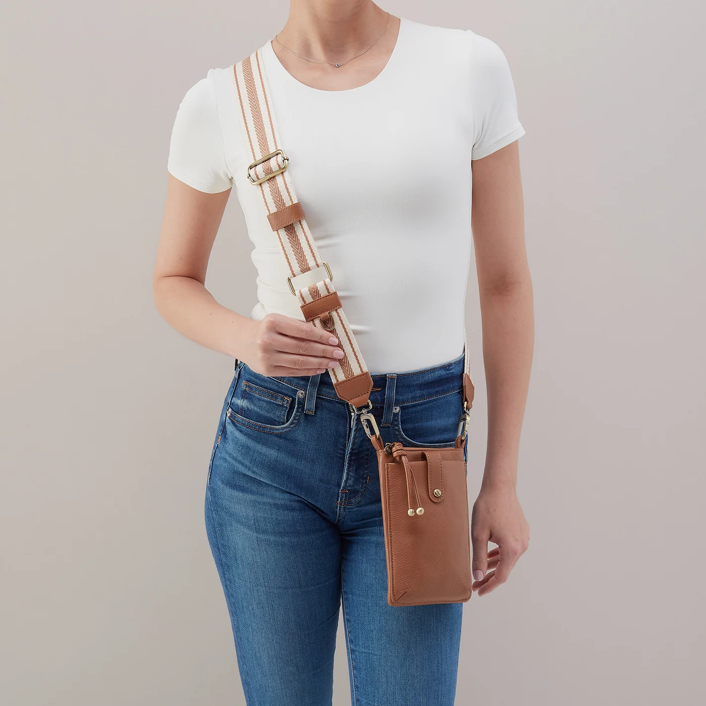 Cass Phone Crossbody In Pebbled Leather - Brown Sugar - Image 2