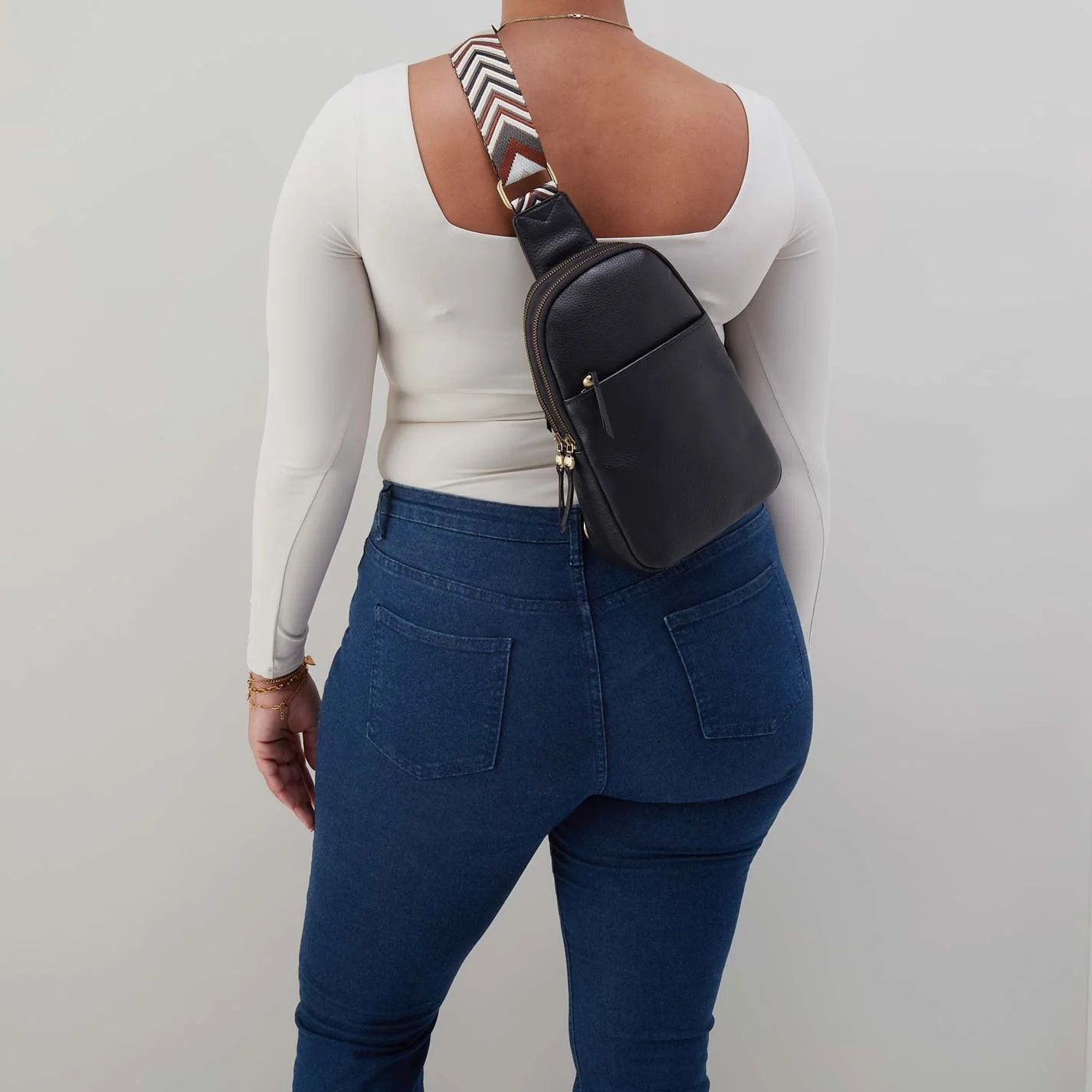 Cass Sling in Pebbled Leather - Black - Image 4