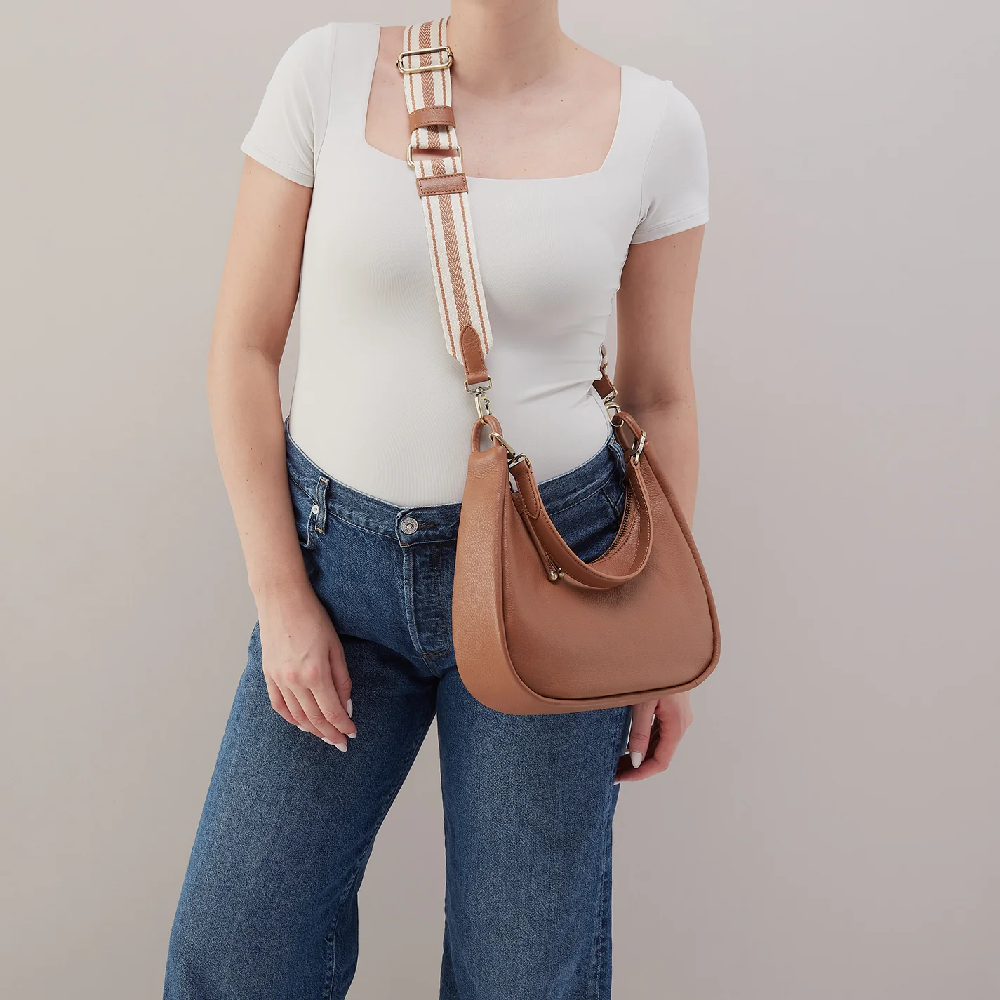 Cass Small Shoulder In Pebbled Leather - Brown Sugar - Image 5