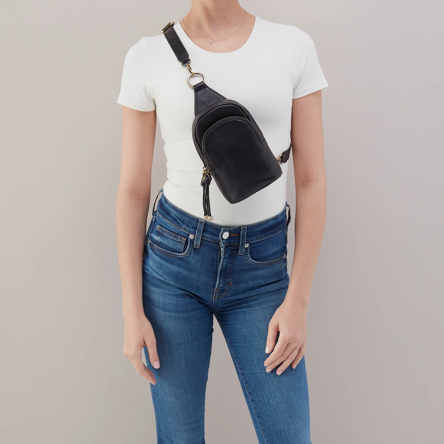 Cass Small Sling In Pebbled Leather - Black - Image 3