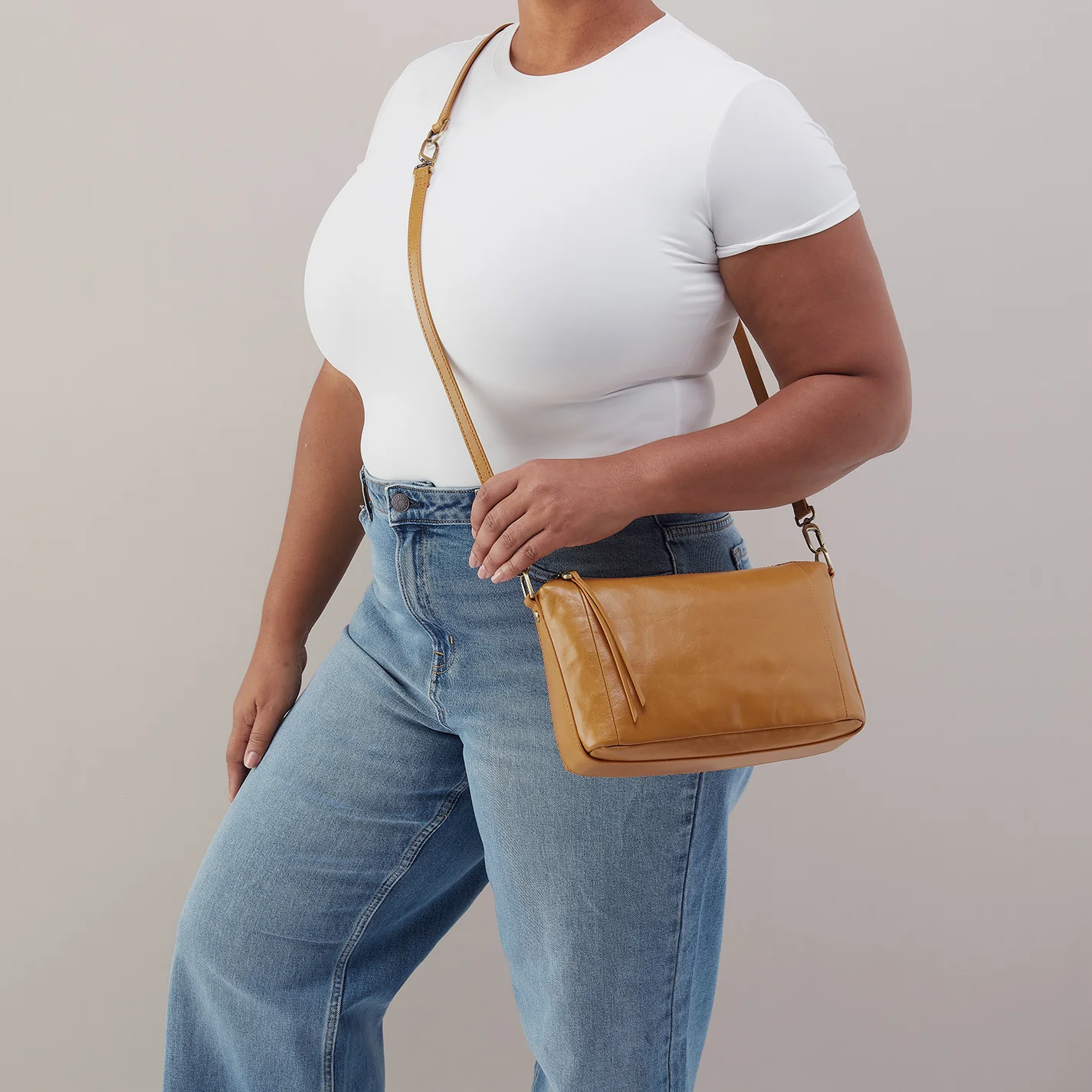 Darcy Carry-All Crossbody In Polished Leather - Natural - Image 3