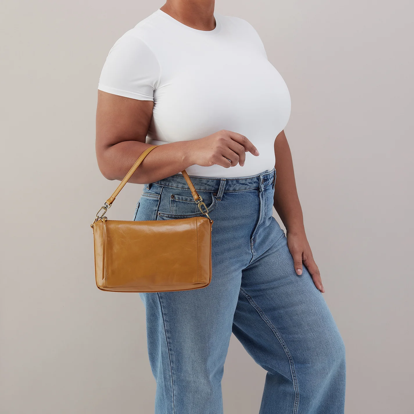 Darcy Carry-All Crossbody In Polished Leather - Natural - Image 5