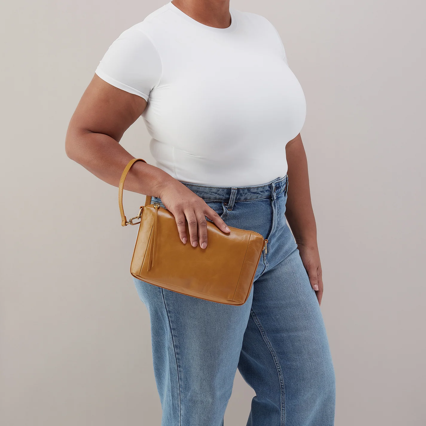 Darcy Carry-All Crossbody In Polished Leather - Natural - Image 6