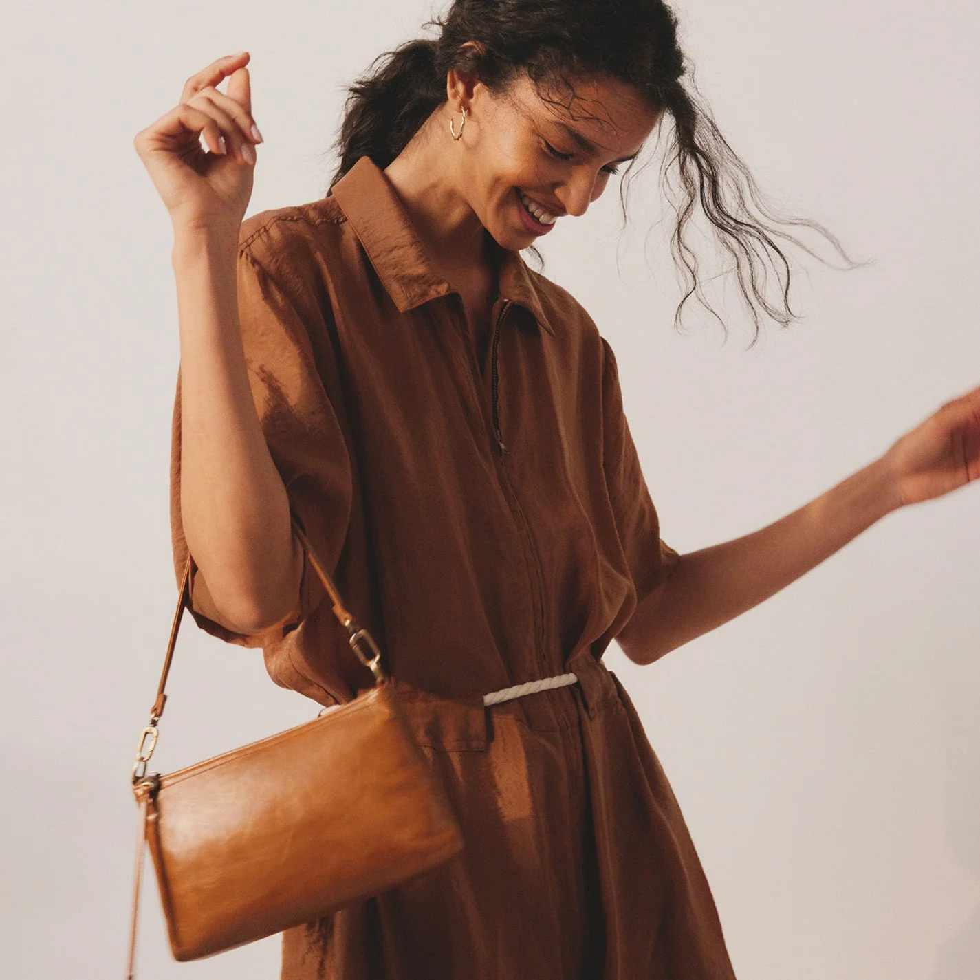 Darcy Crossbody In Polished Leather - Truffle - Image 4