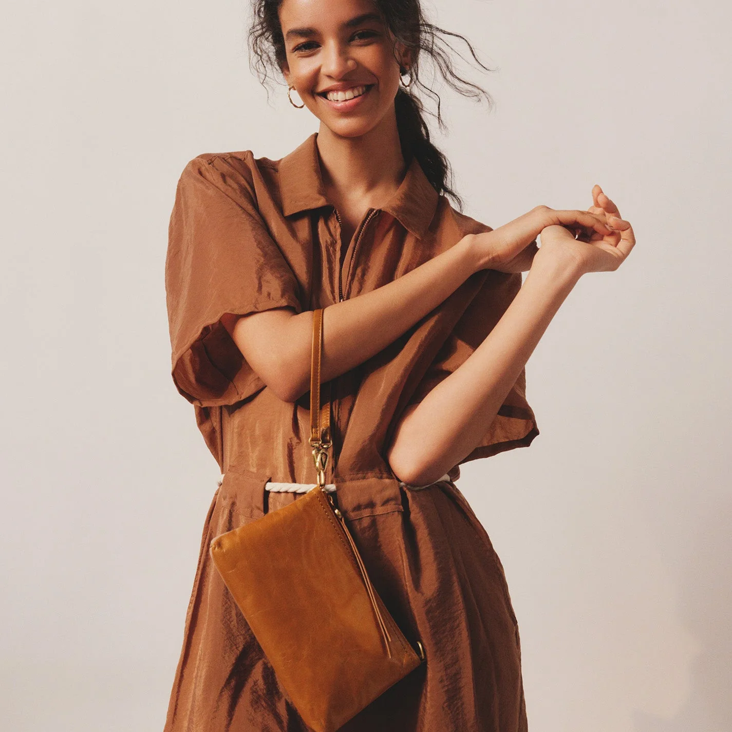 Darcy Crossbody In Polished Leather - Truffle - Image 5