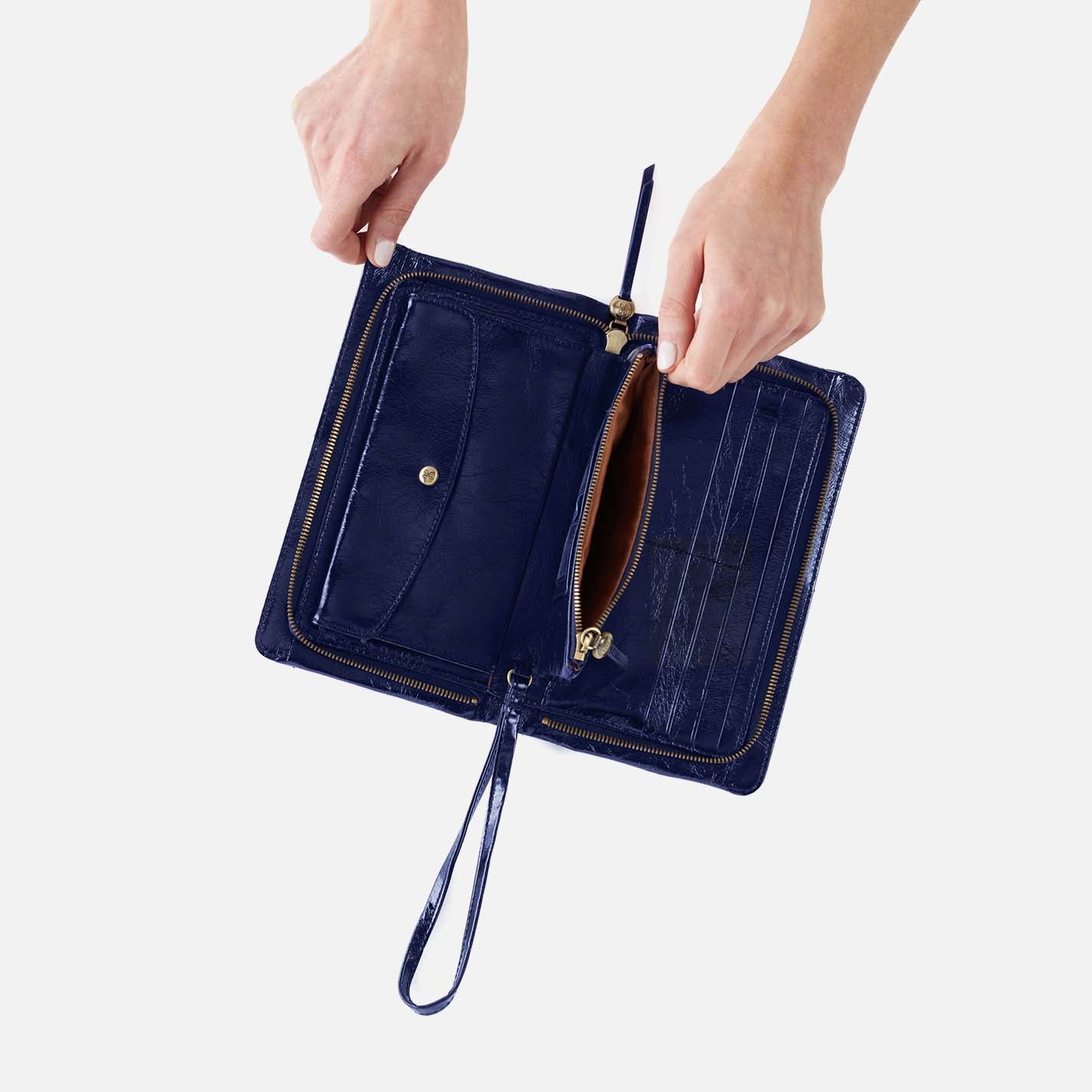 Evolve Wristlet in Polished Leather - Winter Violet - Image 3
