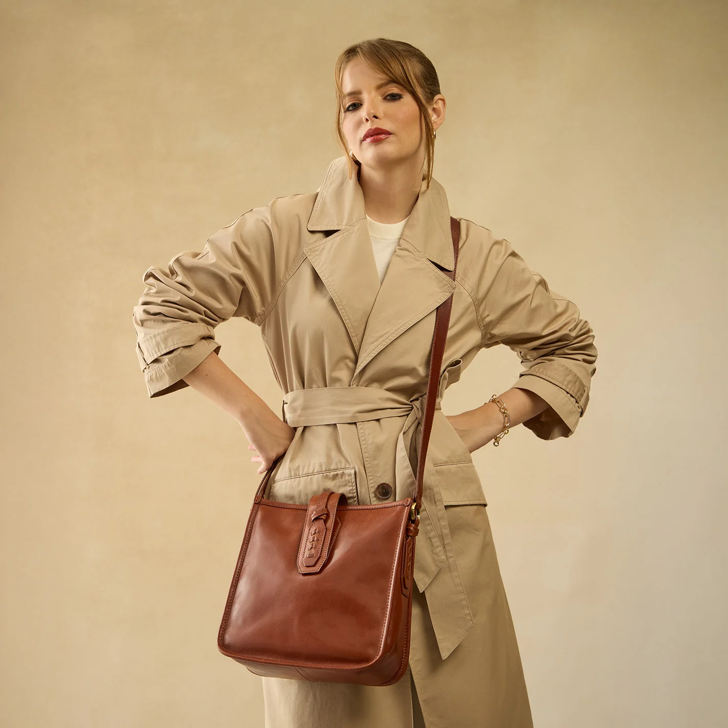 Expedition Medium Crossbody in Patina Leather - Pecan Ridge - Image 2