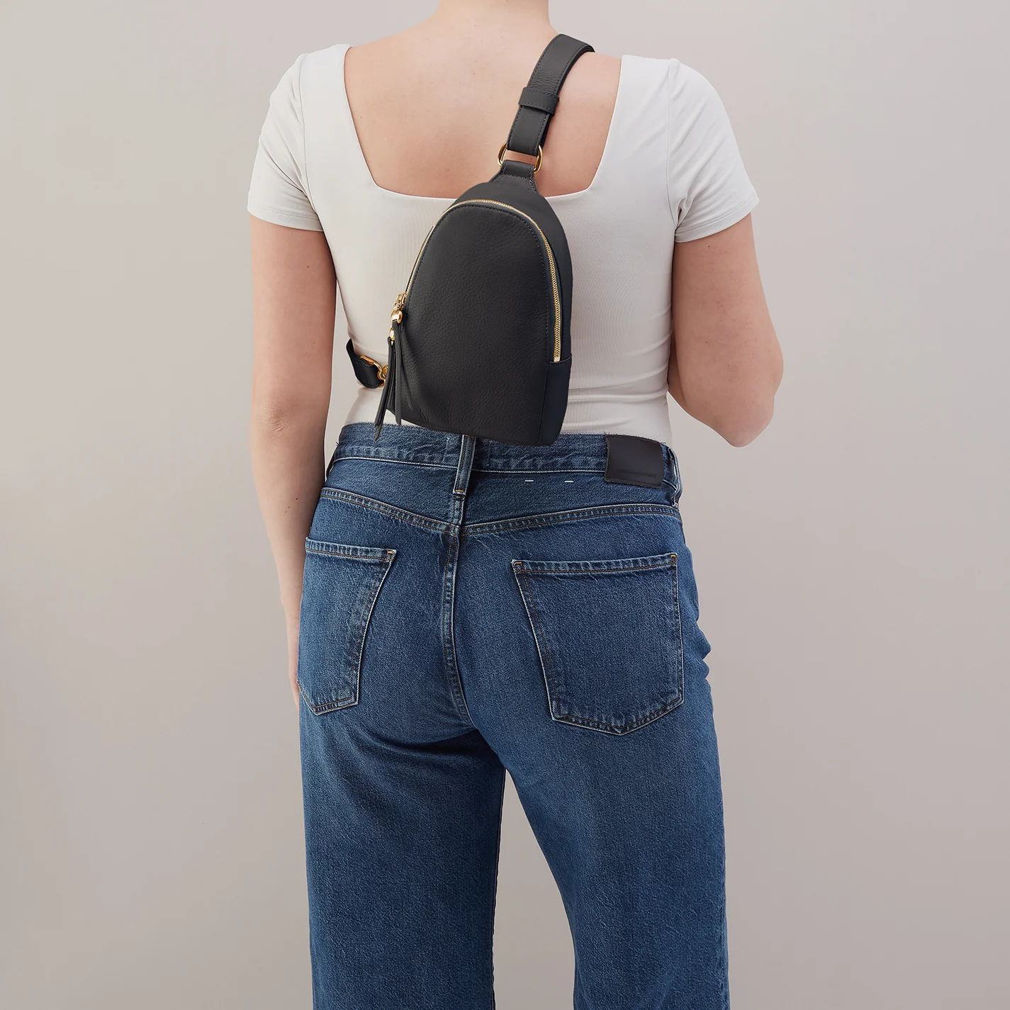 Fern Sling In Pebbled Leather - Black - Image 5