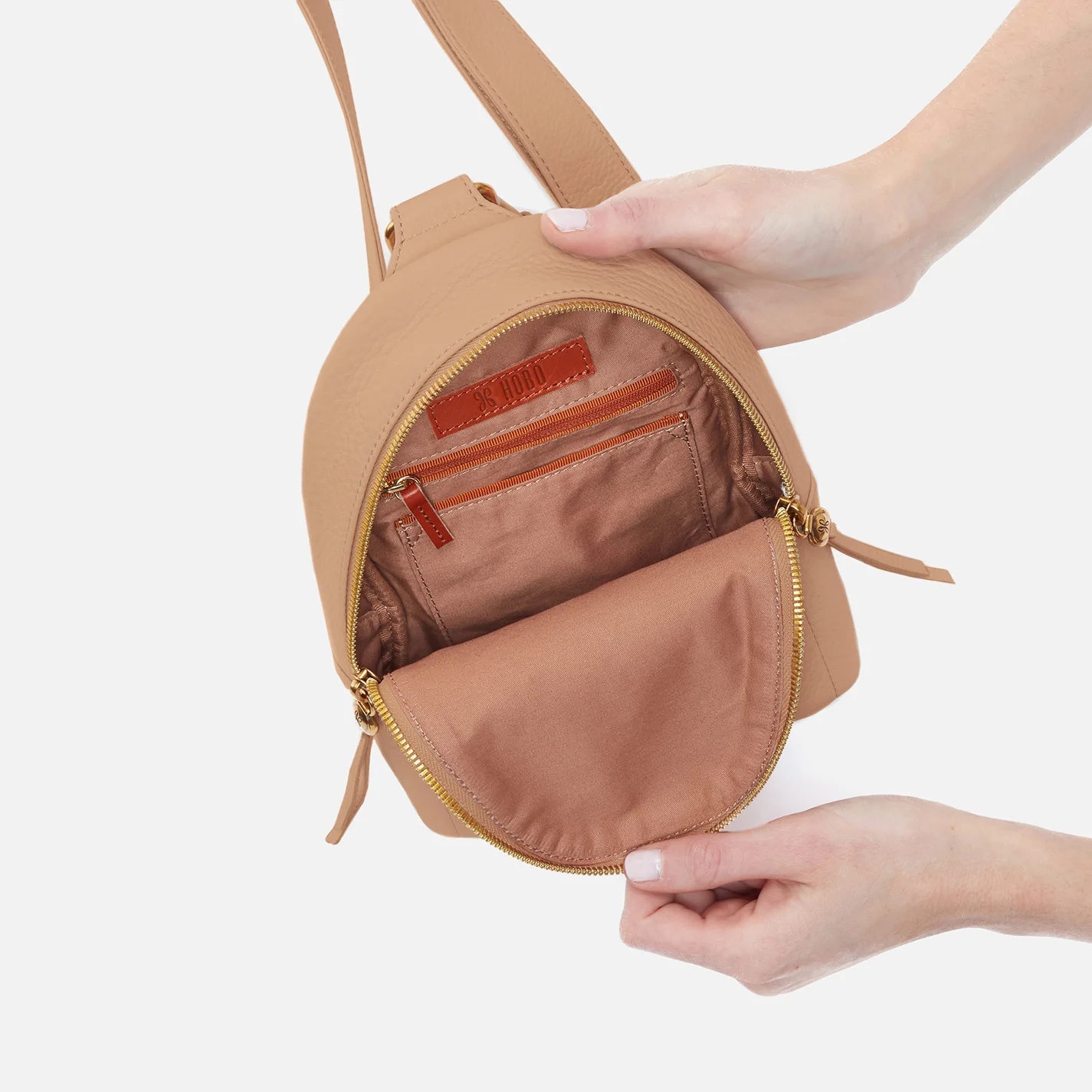 Fern Sling In Pebbled Leather - Sandstorm - Image 3