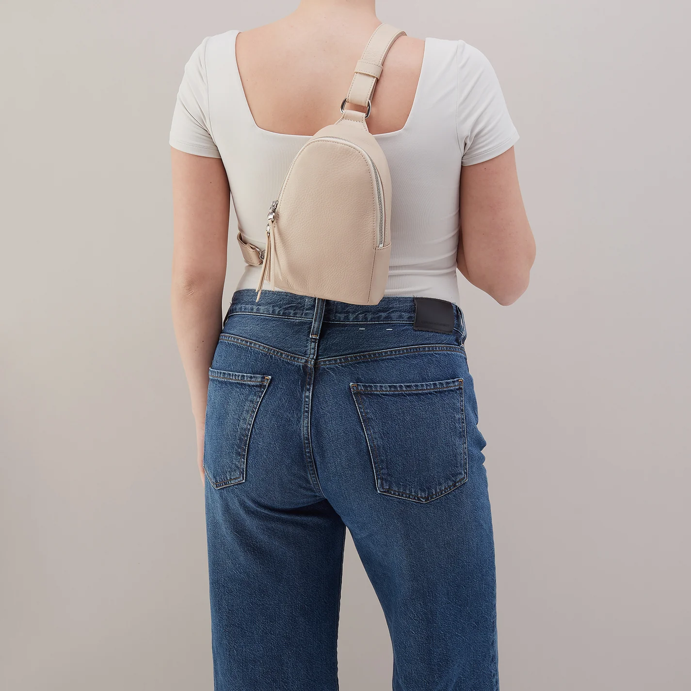 Fern Sling In Pebbled Leather - Stonewash - Image 4