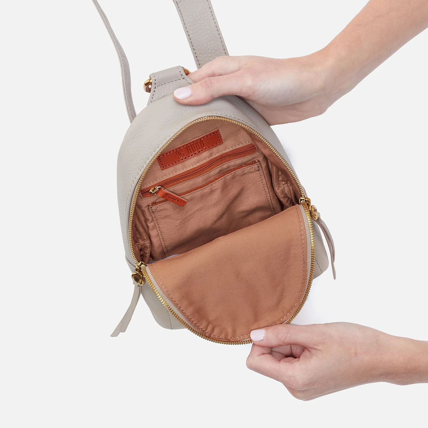 Fern Sling in Pebbled Leather - Taupe - Image 4