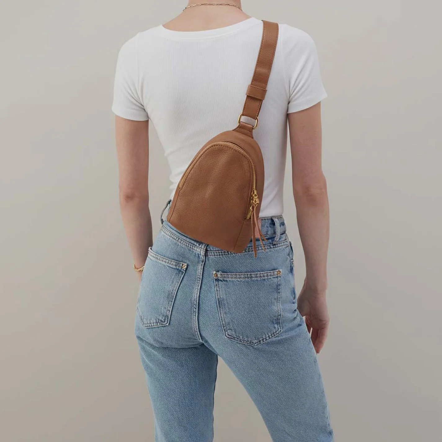 Fern Sling In Pebbled Leather - Timber Brown - Image 4