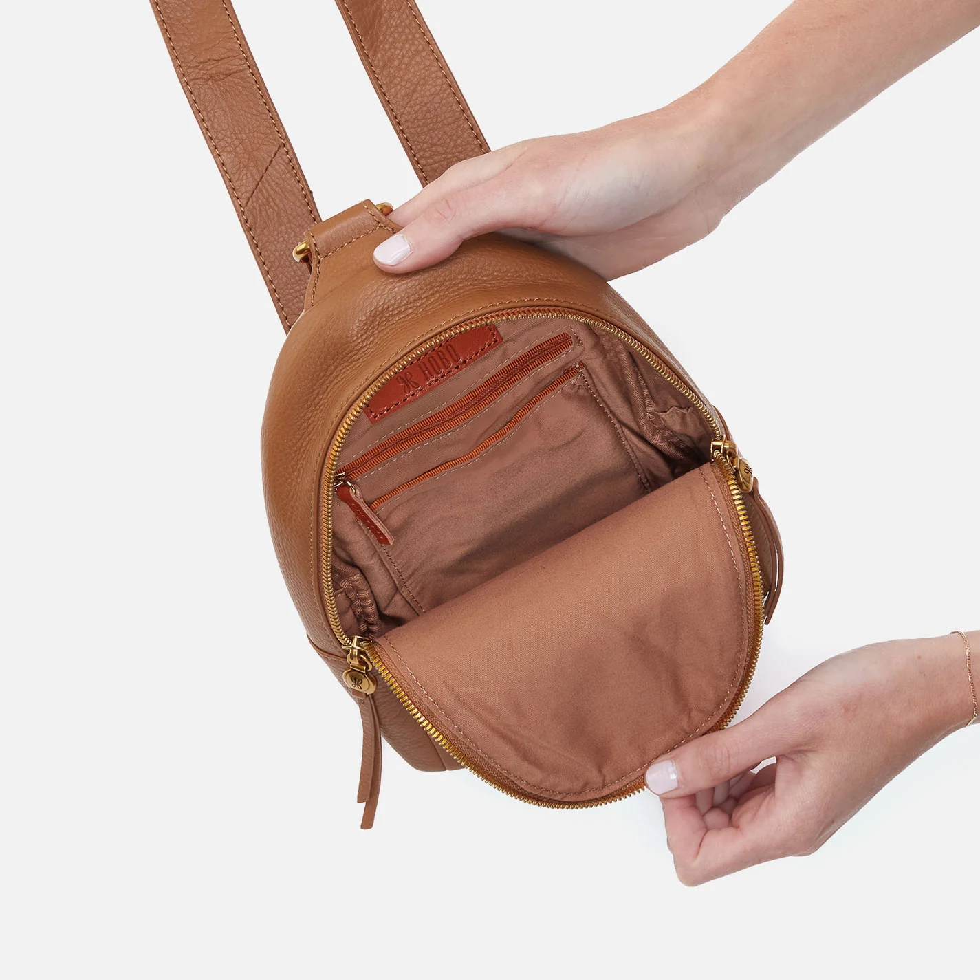 Fern Sling in Pebbled Leather - Warm Honey - Image 4
