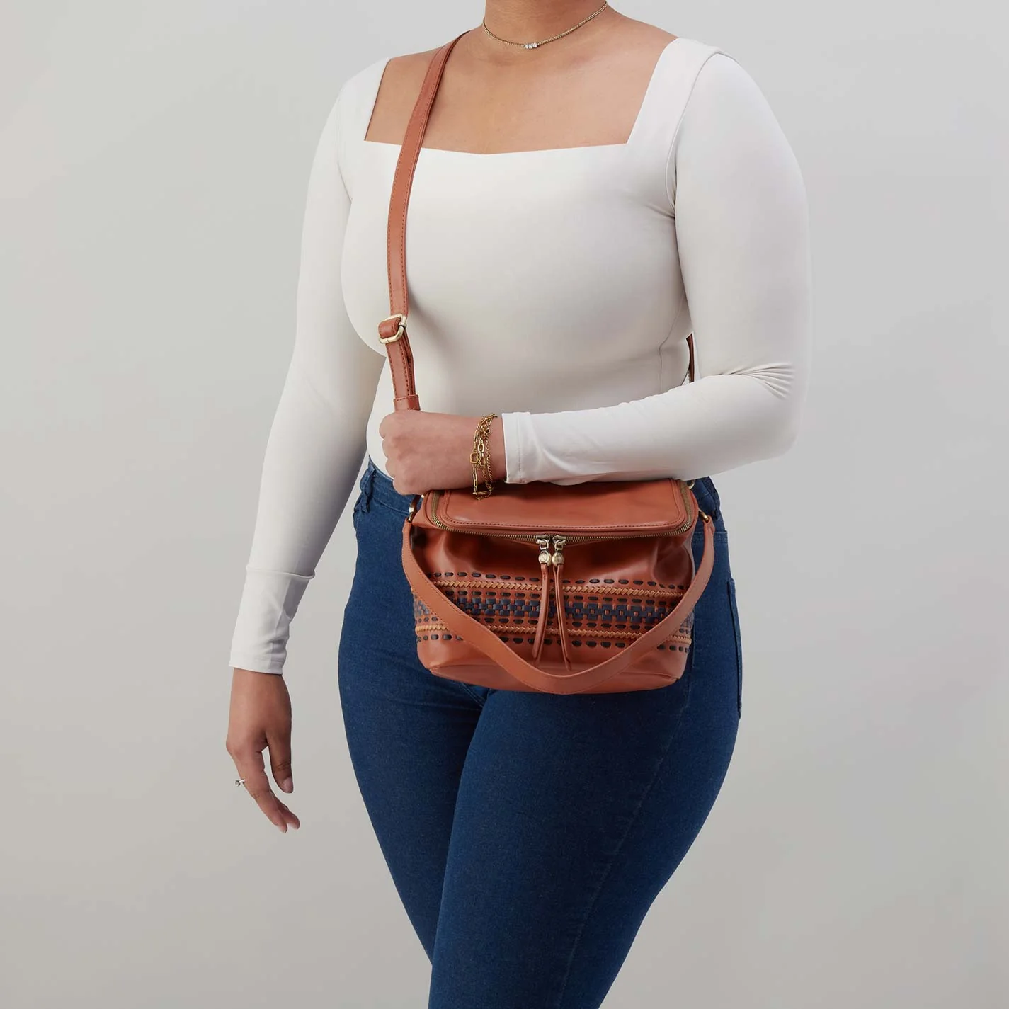 Fernwell Medium Crossbody in Smooth Leather with Multi Stitch - Timberline - Image 2