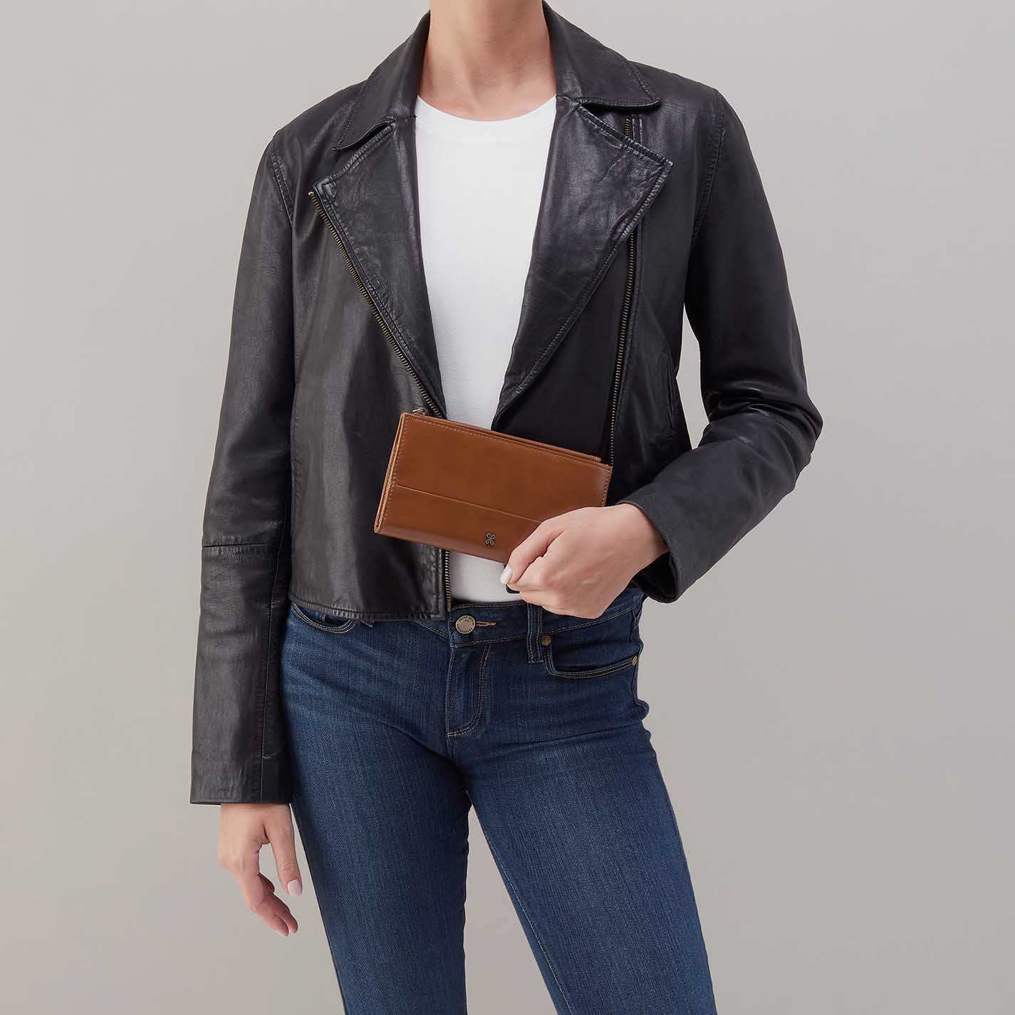 Jill Large Bifold Wallet In Polished Leather - Truffle - Image 5