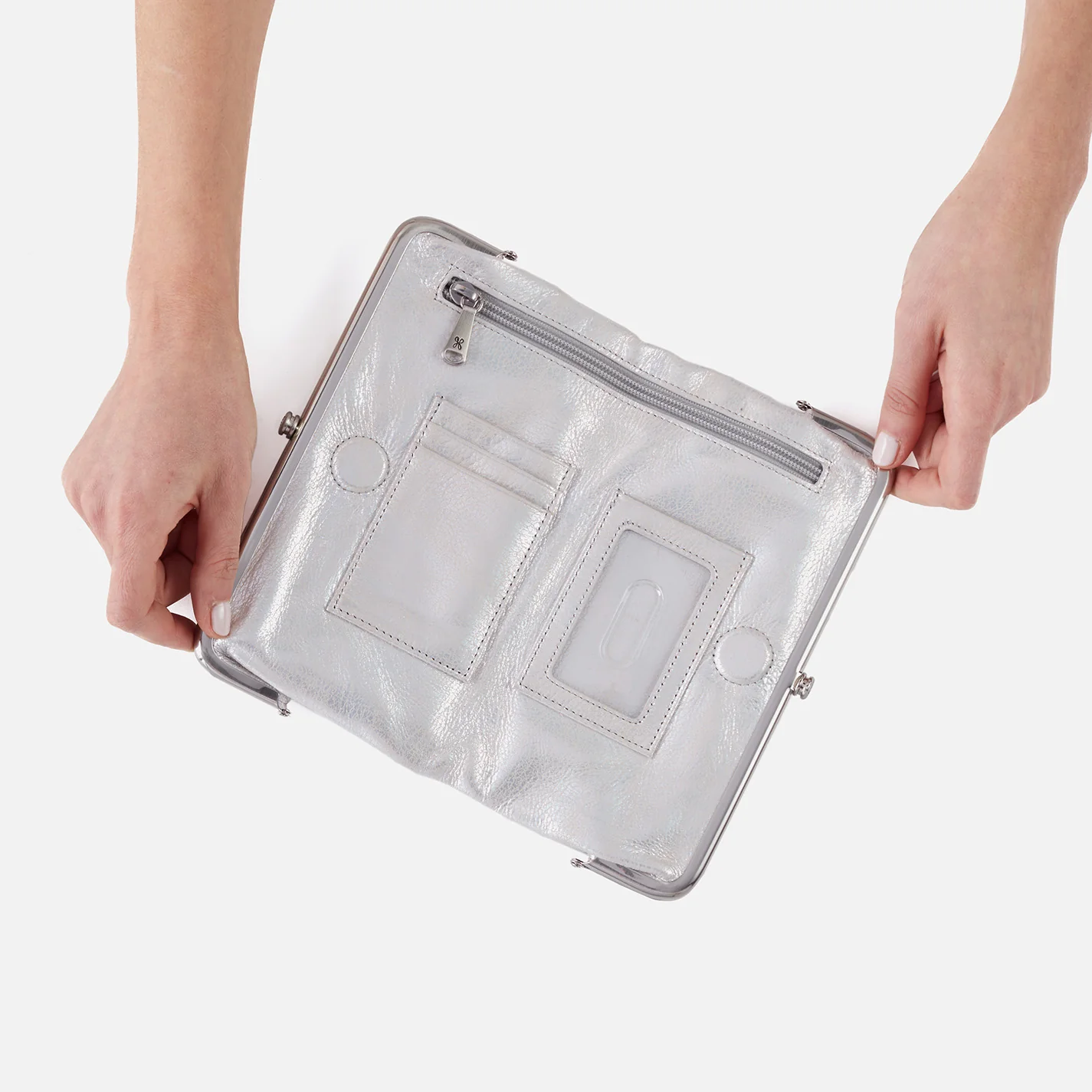 Lauren Clutch-Wallet in Metallic Leather - Silver - Image 4