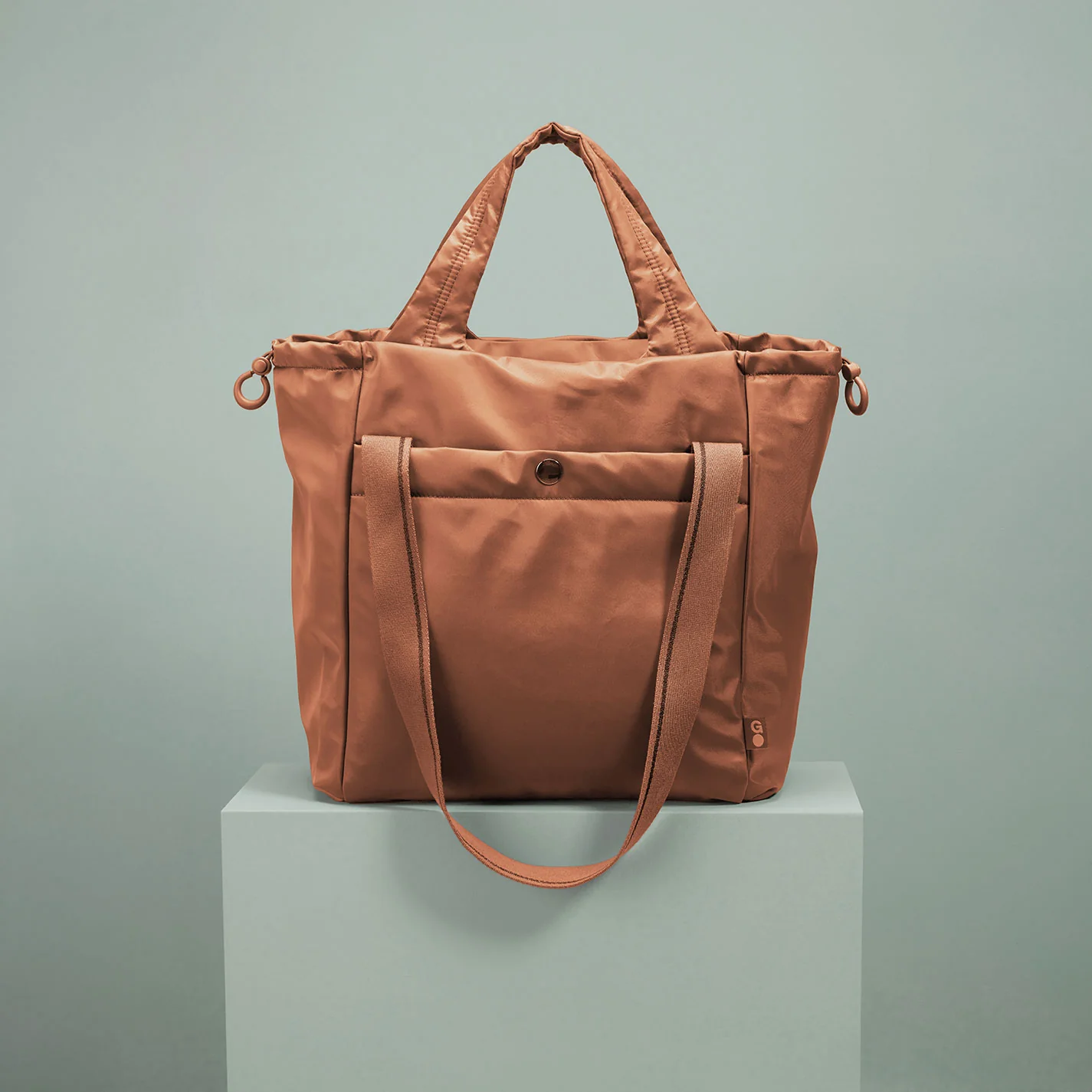 PLACES TO GO Tote in CaRefiber recycled nylon - Dune - Image 12