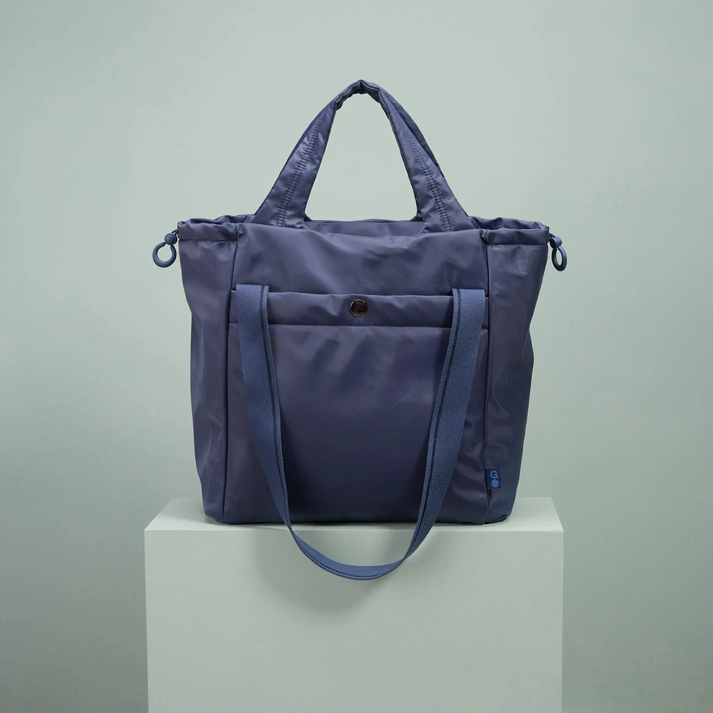 PLACES TO GO Tote in CaRefiber recycled nylon - Jet - Image 12