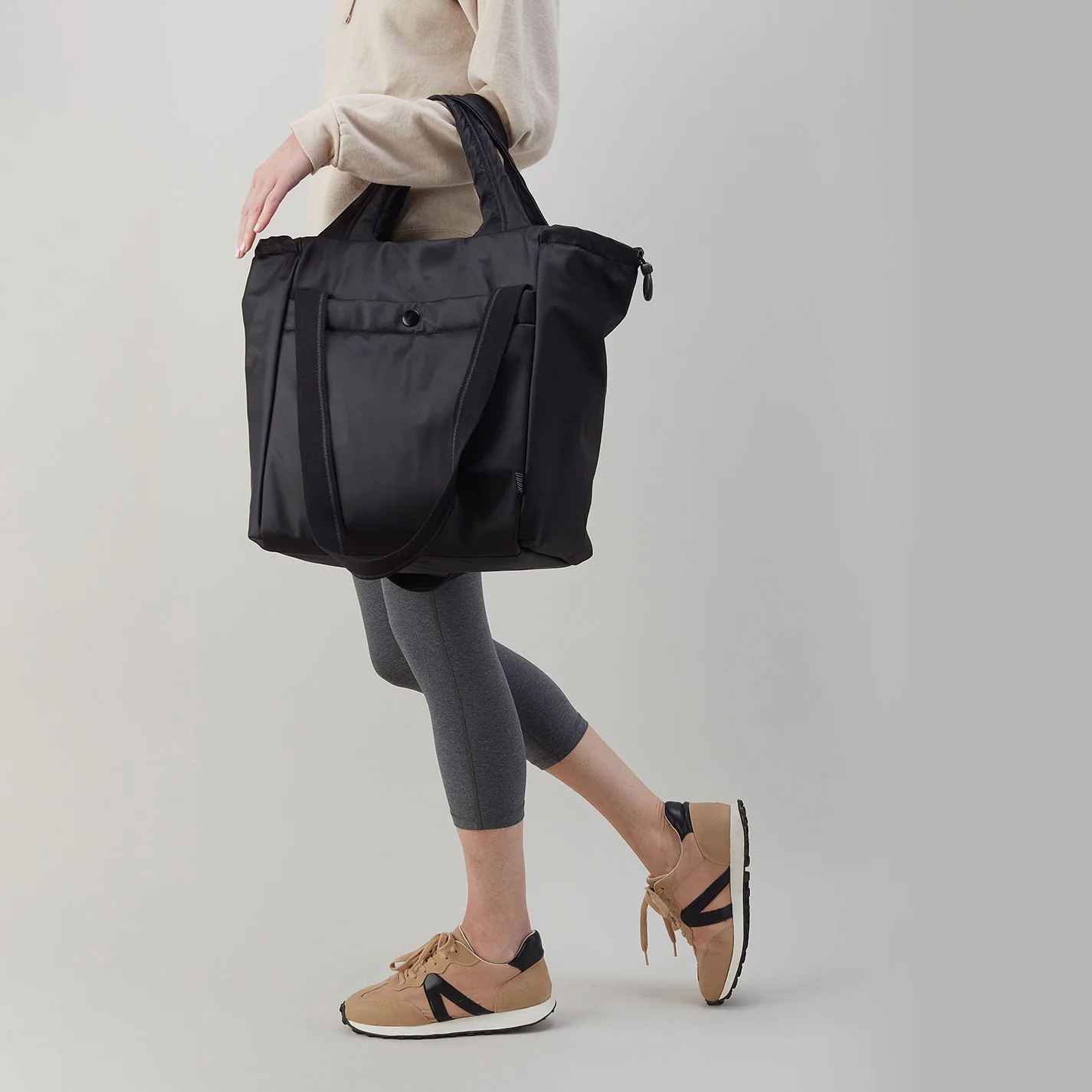 PLACES TO GO Tote in CaRefiber recycled nylon - Ocean - Image 10