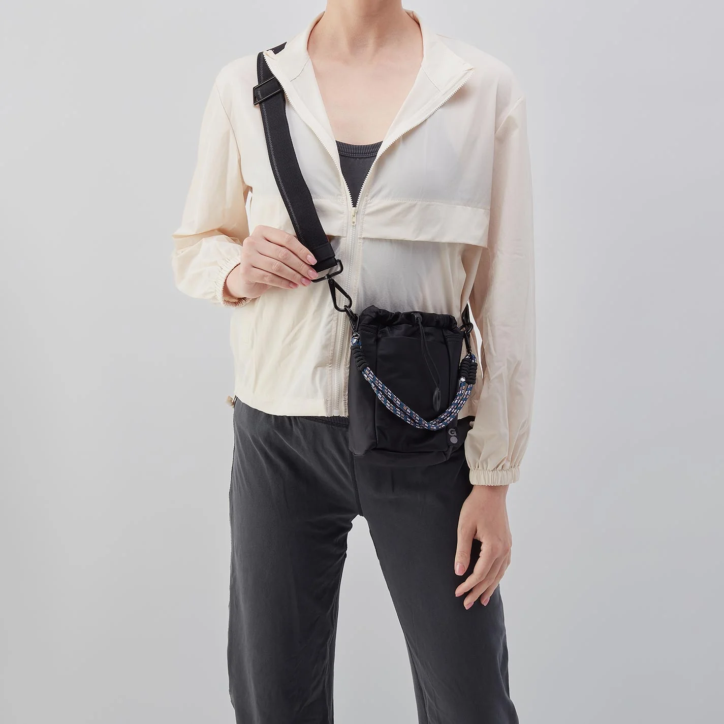 QUICK CINCH CROSSBODY in CaRefiber recycled nylon - Dune - Image 5