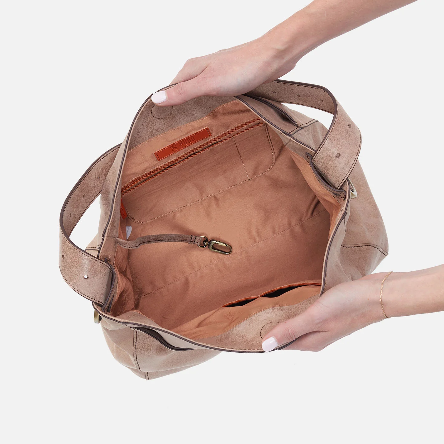 Render Shoulder Bag In Buffed Leather - Hazel - Image 4