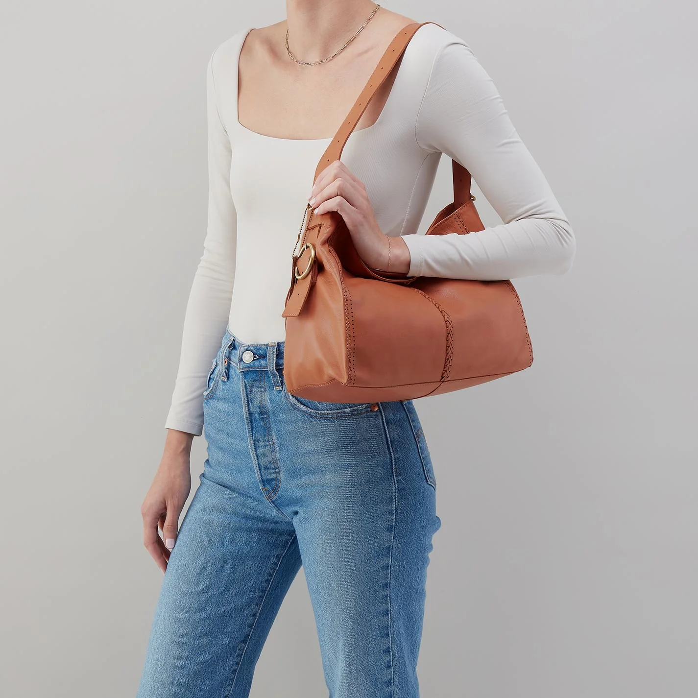 Render Shoulder Bag In Washed Leather - Harvest Wheat - Image 3