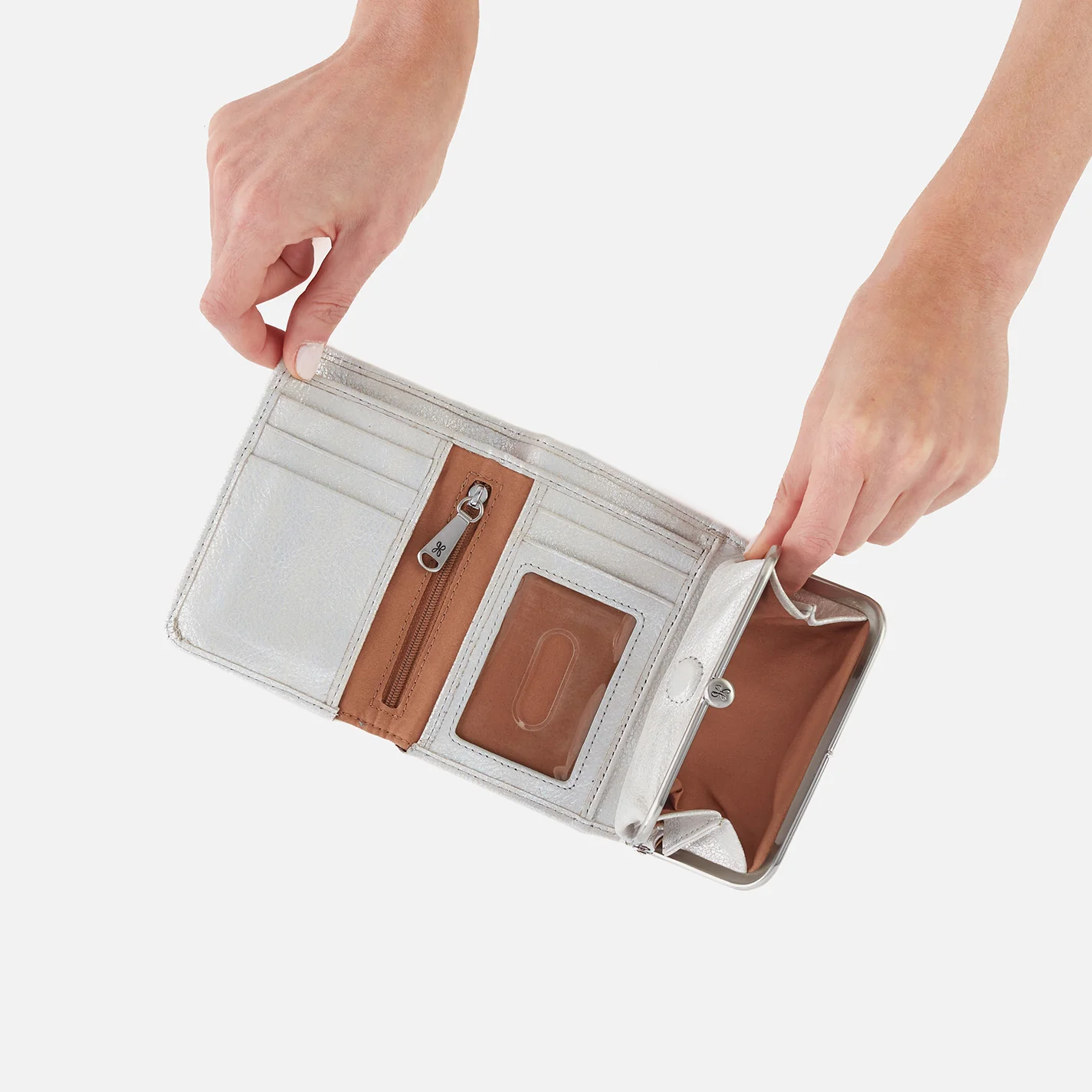 Robin Compact Wallet In Metallic Leather - Silver - Image 3