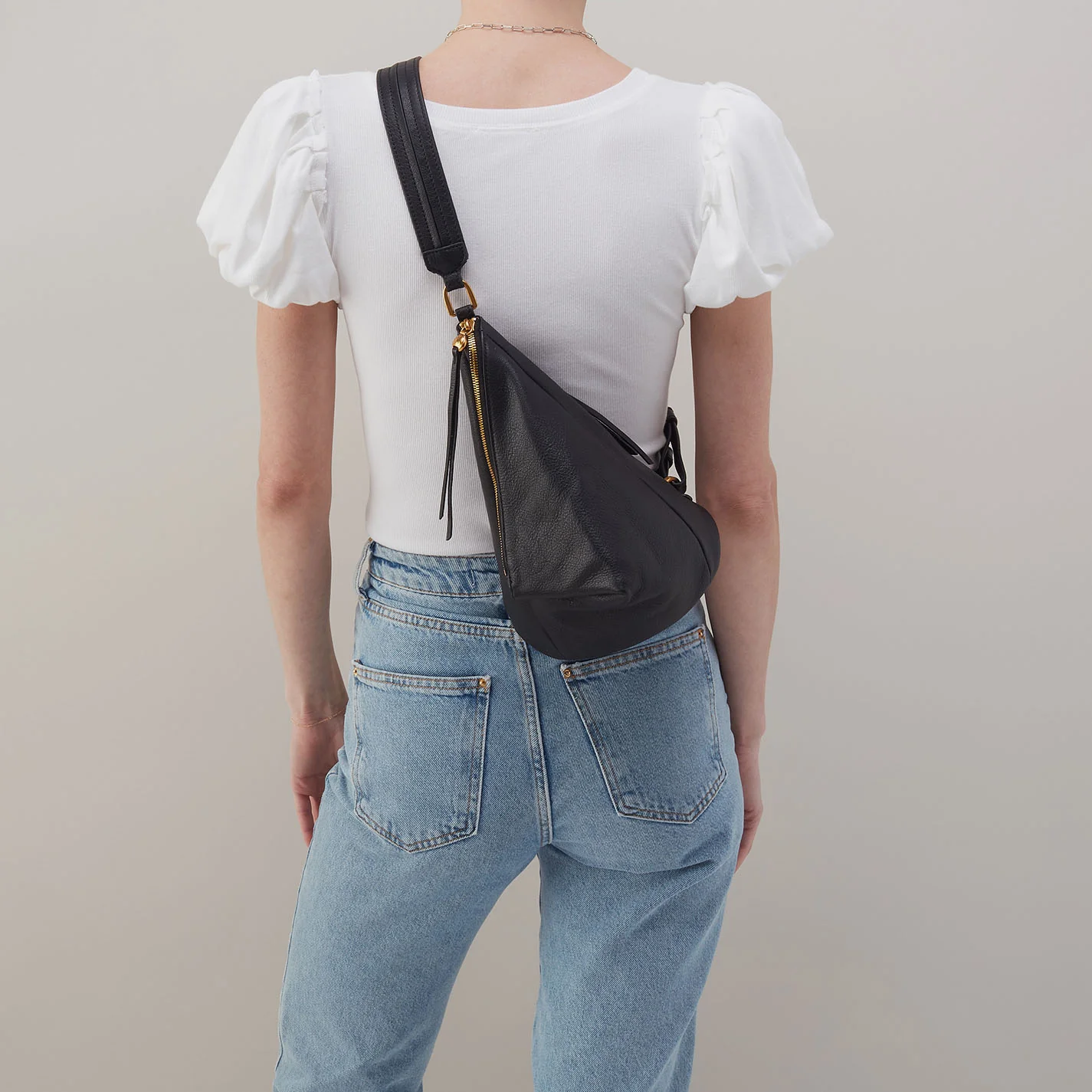 Sway Small Sling In Pebbled Leather - Black - Image 2
