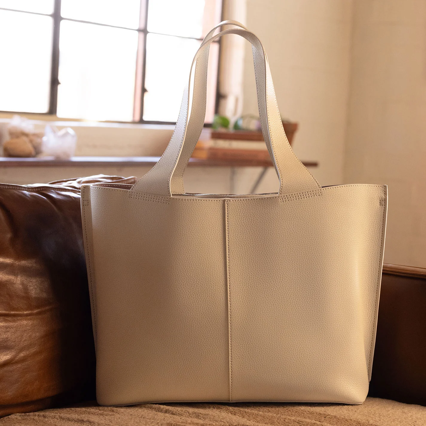 Vida Large Tote In Micro Pebbled Leather - Almond - Image 2