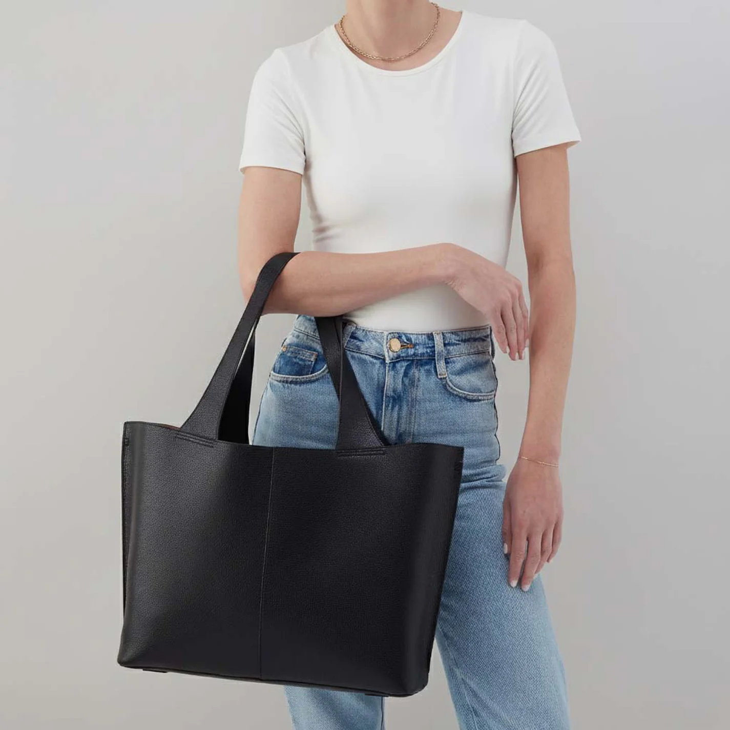 Vida Large Tote in Micro Pebbled Leather - Black - Image 2