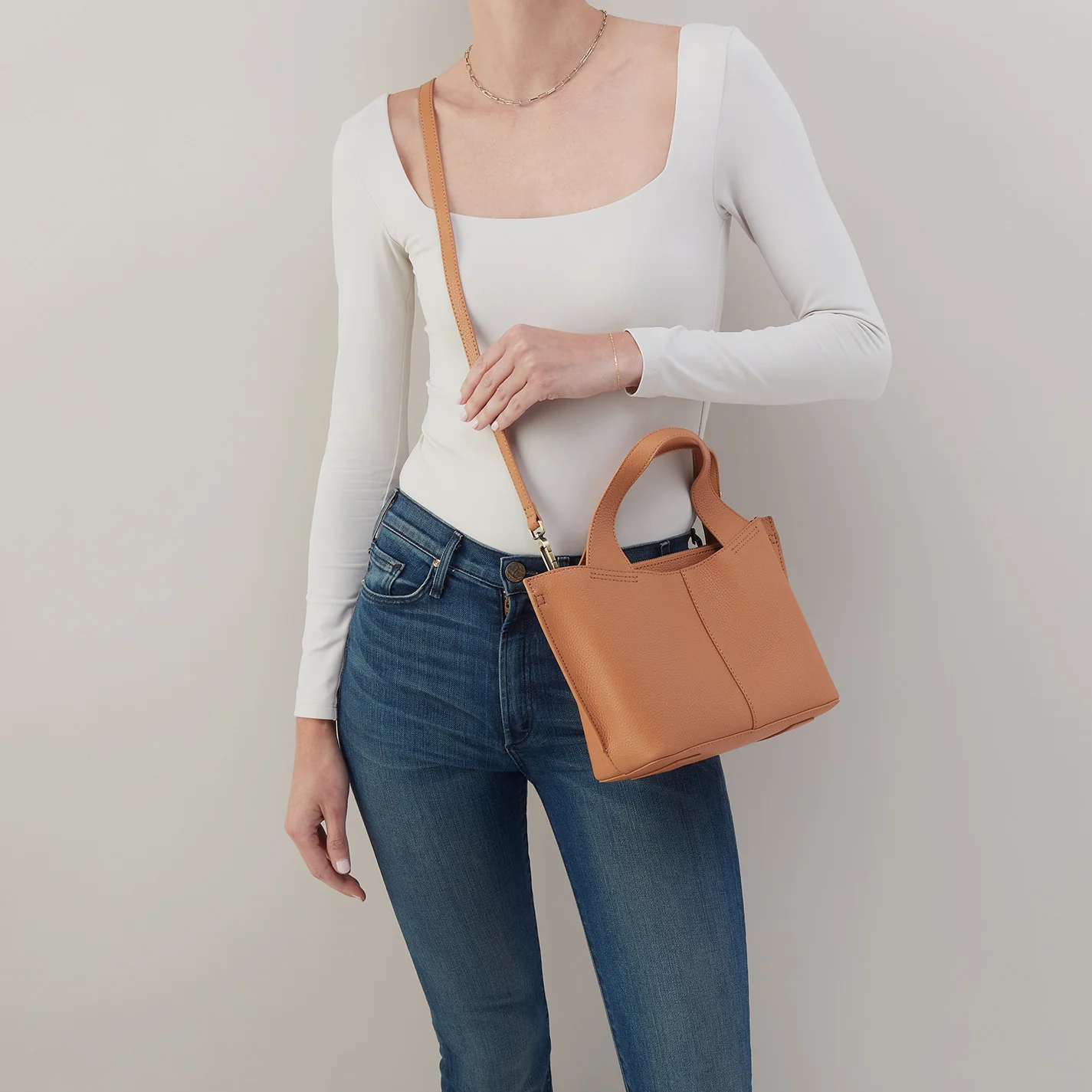 Vida Small Tote In Micro Pebbled Leather - Biscuit - Image 3