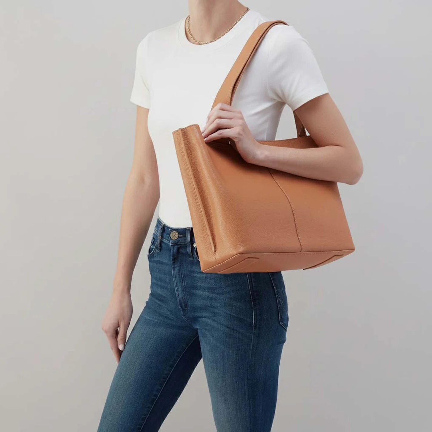 Vida Tote In Micro Pebbled Leather - Biscuit - Image 3