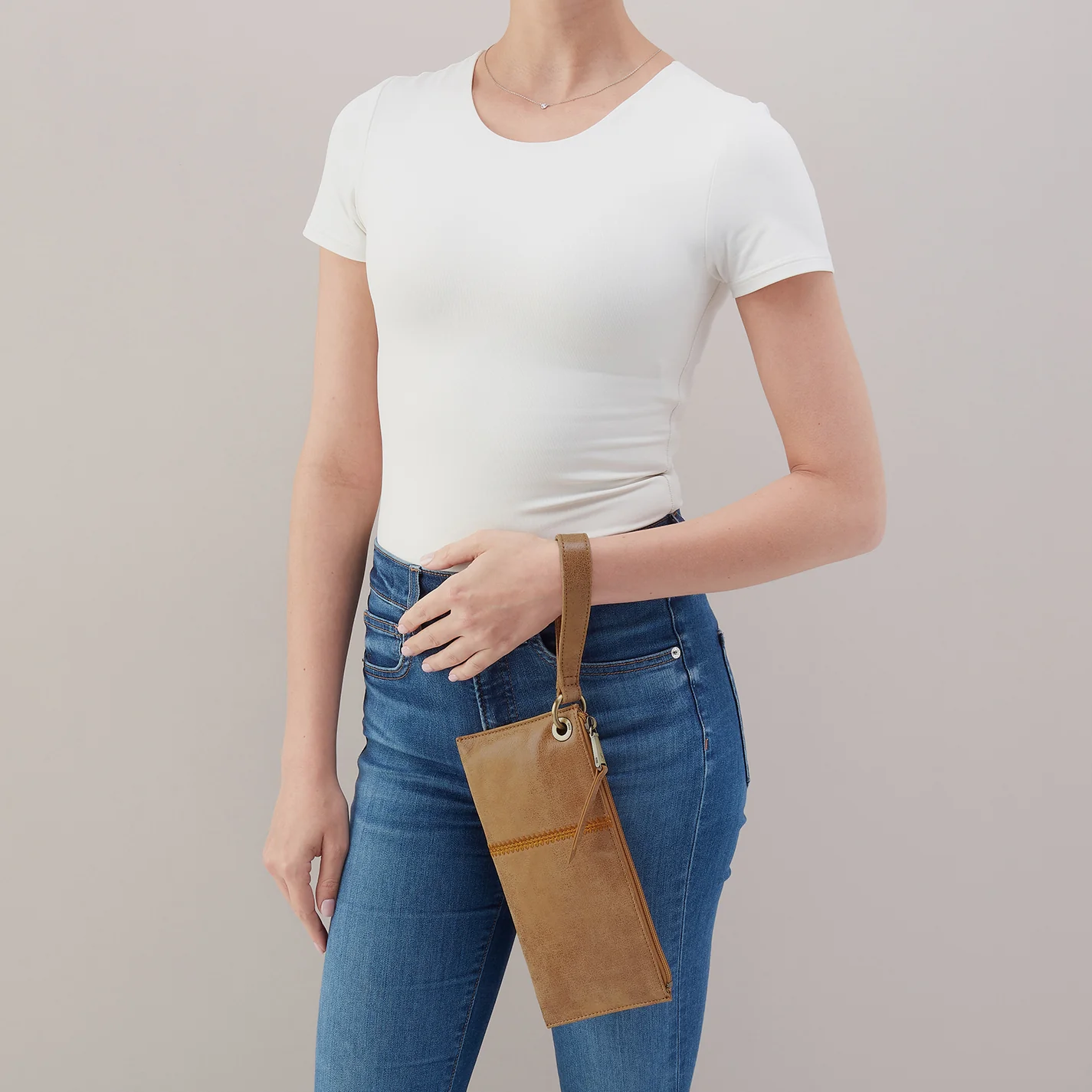 Vida Wristlet In Buffed Leather - Whiskey - Image 2