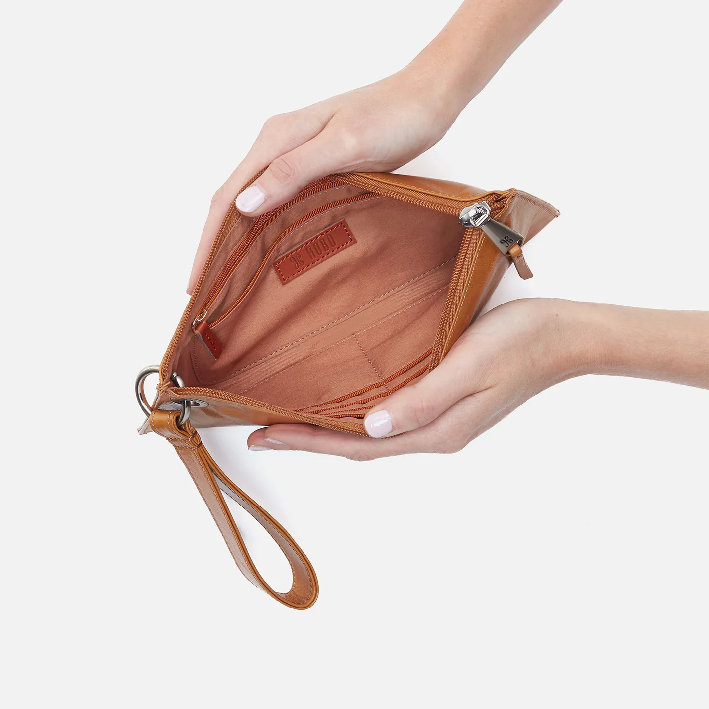 Vida Wristlet In Polished Leather - Natural - Image 4