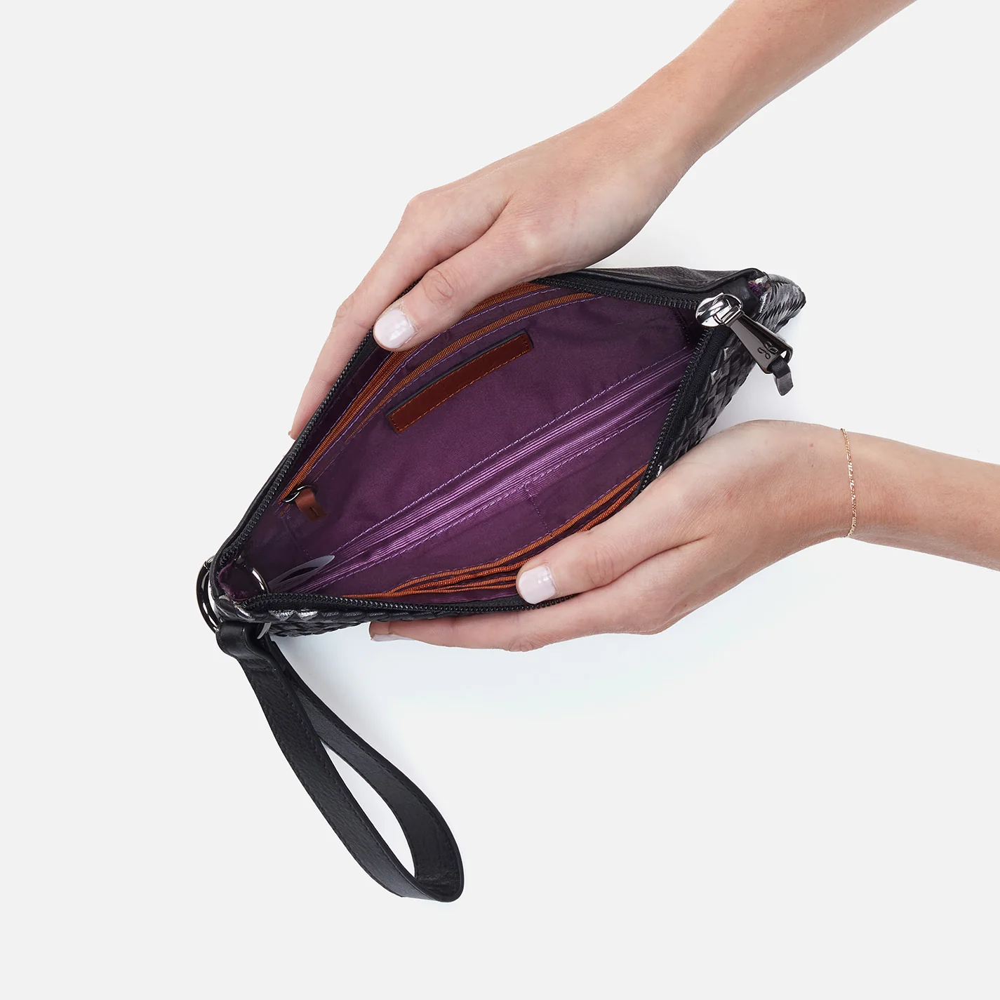 Vida Wristlet In Woven Leather - Black Metallic Woven - Image 4
